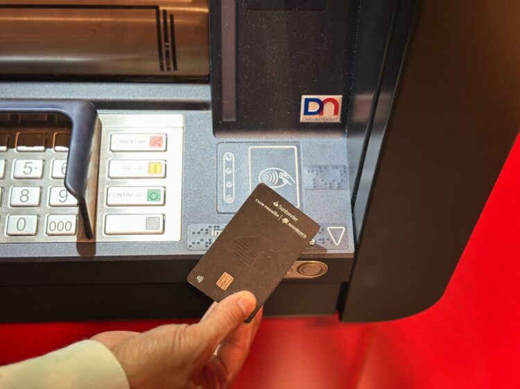 Santander México revoluciona el retiro de efectivo con tecnología sin contacto en cajeros automáticos