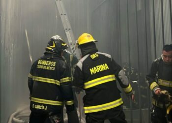 Sofocan incendio en la colonia Morelos de la CDMX.
