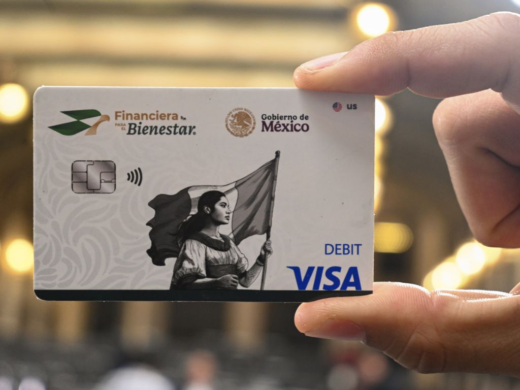 Tarjeta FinaBien, para envío de remesas de Estados Unidos. Foto Presidencia