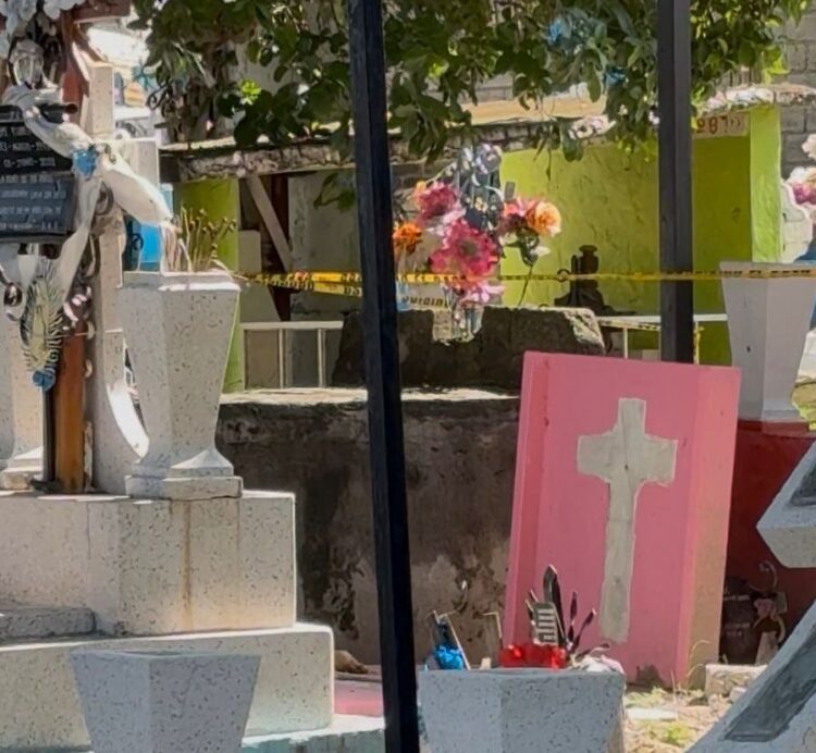 En Tlaquiltenango, en Morelos suspendieron un sepelio en el panteón, luego de que encontraron restos humanos en bolsas plásticas.