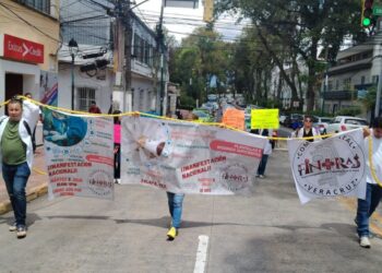 Trabajadores de salud de Veracruz se suman a protesta nacional del Fintras contra irregularidades en IMSS-Bienestar. Foto Especial