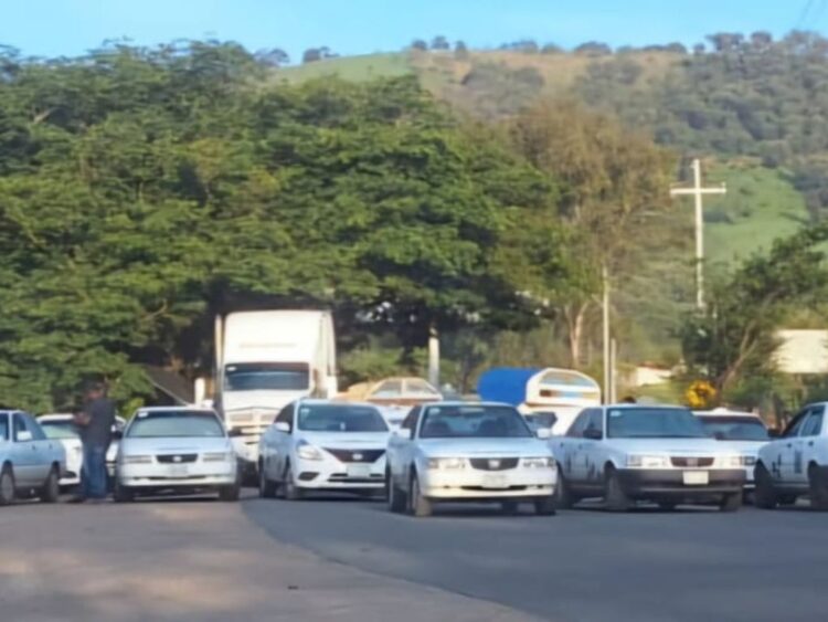 Por segundo día consecutivo, persisten bloqueos en municipios del sur del Edomex