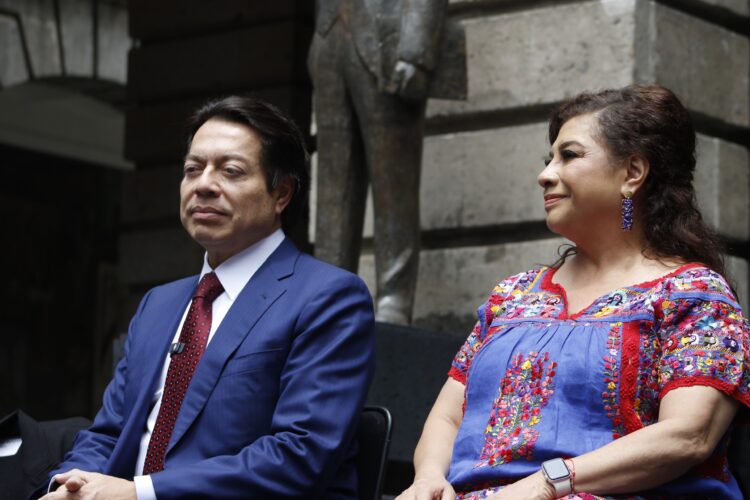 Entrega gobierno capitalino y SEP tarjetas Bienestar por 189 mdp