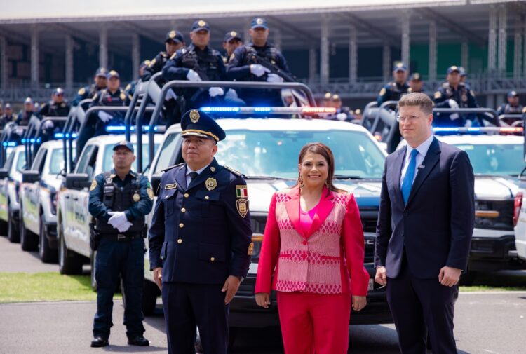 Fortalece Brugada estrategia de seguridad con entrega de más de 3 mil patrullas