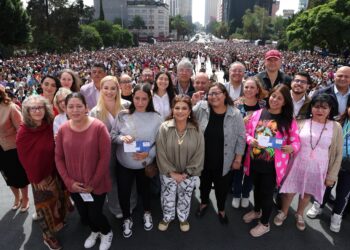 Clara Brugada entrega primeros apoyos del programa para embarazadas