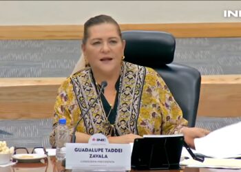 INE impone multas a candidatos que aparecieron en acordeones