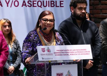 Brugada busca romper muros burocráticos para construir vivienda en CDMX