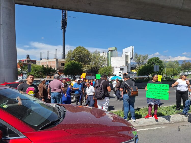 Cumplen comerciantes y realizan mega bloqueo en CDMX