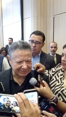 El gobernador del estado de Hidalgo, Julio Menchaca Salazar indicó que, si bien esta transición no concluirá en su sexenio, requiere de una planeación detallada que garantice una implementación adecuada en materia jurídica y administrativa.