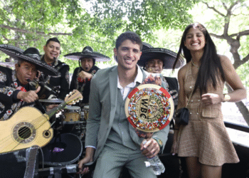 Sebastián Fundora recibió el cinturón Guerrero Azteca