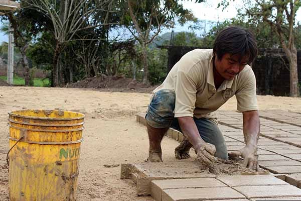 Jóvenes se emplean en trabajos asalariados y dejan el campo