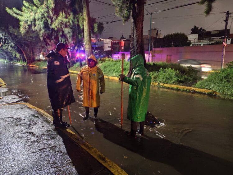 SEGIAGUA atiende desbordamiento del Río San Buenaventura en Xochimilco