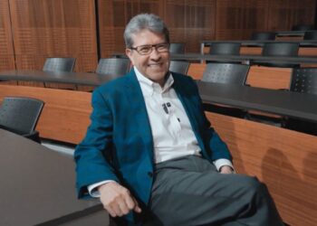 El líder de los diputados de Morena, Ricardo Monreal Ávila defendió la permanencia de los legisladores plurinominales.