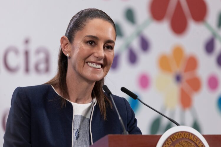 La presidenta Claudia Sheinbaum expresó su respaldo para regular el uso de la inteligencia artificial (IA) en la industria audiovisual.