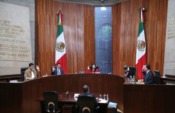 la Sala Superior del TEPJF, que en su sesión pública de este miércoles ratificó la resolución.
