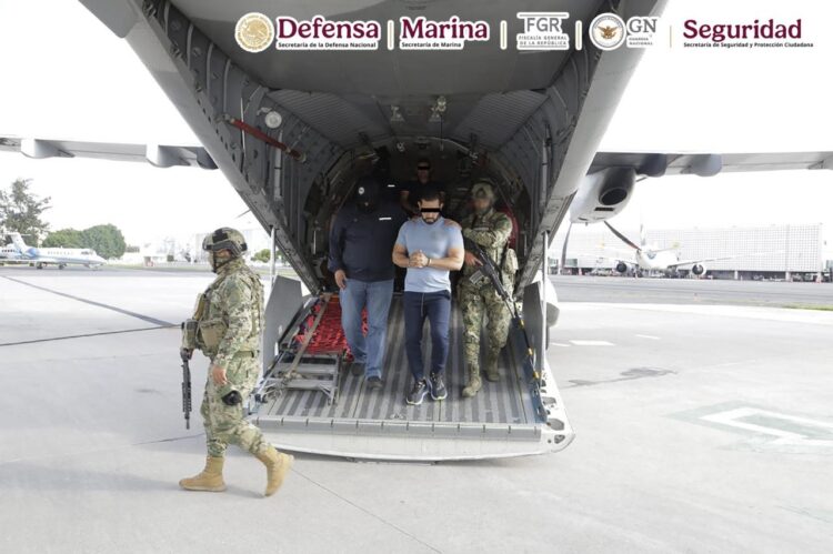 Trasladan a “El Mamado” a la CDMX tras su captura en Jalisco. se considera que es presunto segundo al mando de “La Barredora”.
