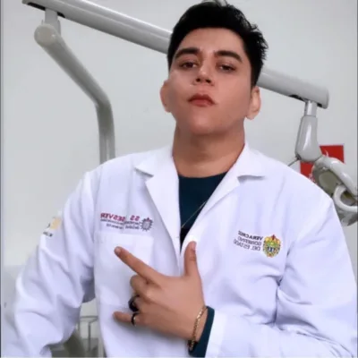 El conocido médico, odontólogo, Ribsaim N, con plaza en la Secretaría de Salud, fue asesinado por oponerse al robo de su camioneta Kia.