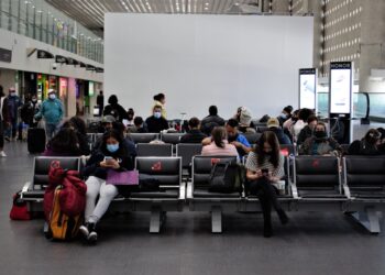 Lluvia intensa paraliza operaciones en aeropuerto de la CDMX: más de 19 mil pasajeros afectados