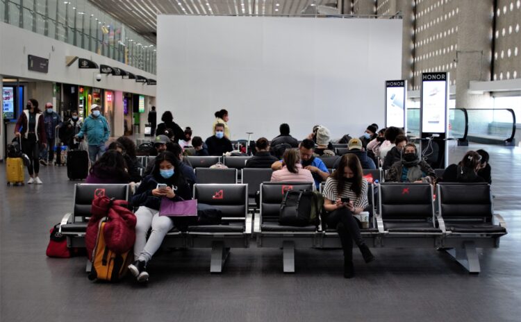 Lluvia intensa paraliza operaciones en aeropuerto de la CDMX: más de 19 mil pasajeros afectados