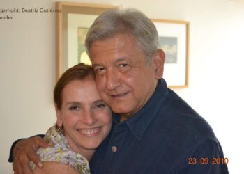 Beatriz Gutiérrez Müller, esposa del expresidente AMLO, rechaza categóricamente las versiones de que vivirá en Madrid, España.