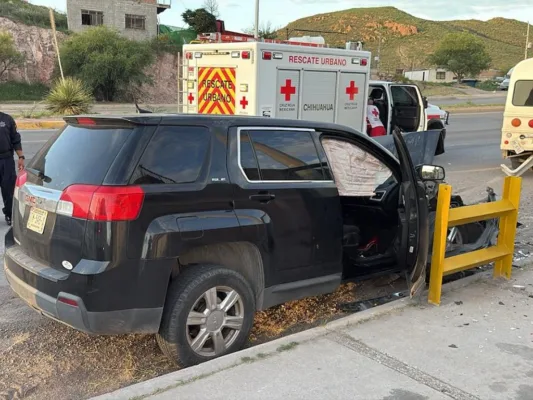 Así quedó la camioneta en donde viajaba Yanin Campos, exparticipante de MasterChef México | AMEXI/FOTO: SSPE Chihuahua