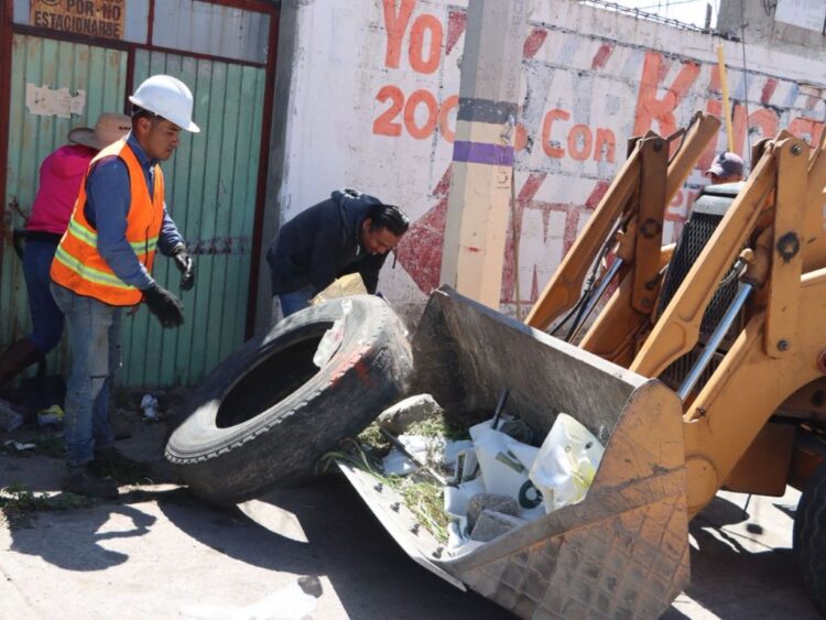 Actopan, Hidalgo. Quitan escombros de la vía pública como parte de la Campaña permanente Actopan Limpio, Actopan Fuerte. Foto Cortesía Gobierno de Actopan