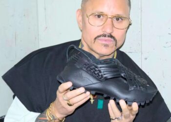 Adidas y el diseñador chicano Willy Chavarría presentaron el modelo de huaraches “Oaxaca Slip On”.