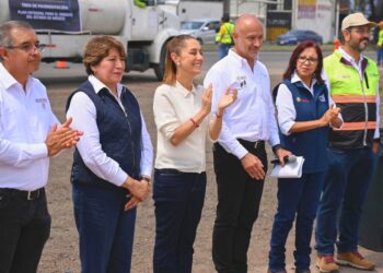 Banderazo a los trenes de pavimentación para solucionar el principal problema para los ciudadanos de muchos estados de la República los baches. AMEXI