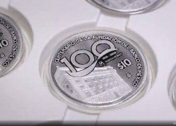 Banxico celebra 100 años con moneda de plata y billetes conmemorativos