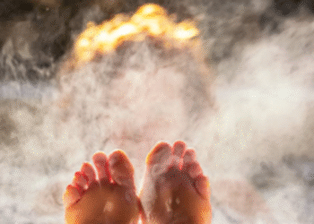 ¿Eres de los que se bañan con agua para «pelar pollos»? Estos son los riesgos para la salud