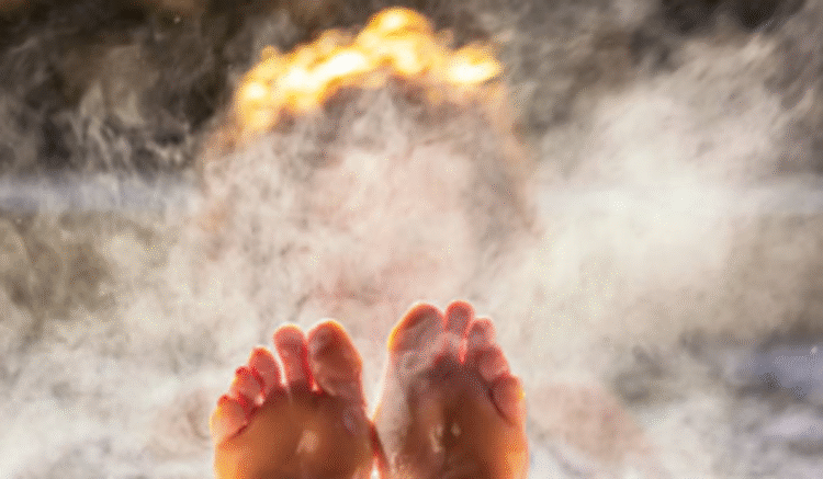 ¿Eres de los que se bañan con agua para «pelar pollos»? Estos son los riesgos para la salud