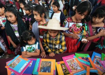 Temporada de compras de útiles escolares. AMEXI