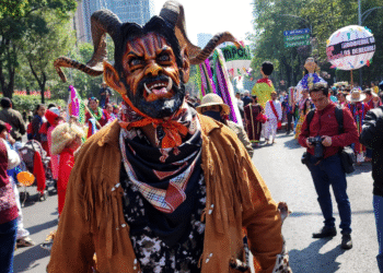 La Danza de los Diablos, uno de los bailes tradicionales de la Mixteca oaxaqueña, participó en la megacalenda de la CDMX