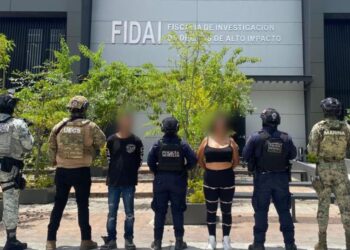 Dan prisión preventiva a pareja acusada de secuestrar a menor para obligar a su padre a entregarse