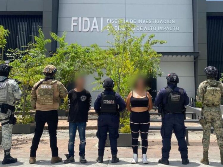 Dan prisión preventiva a pareja acusada de secuestrar a menor para obligar a su padre a entregarse