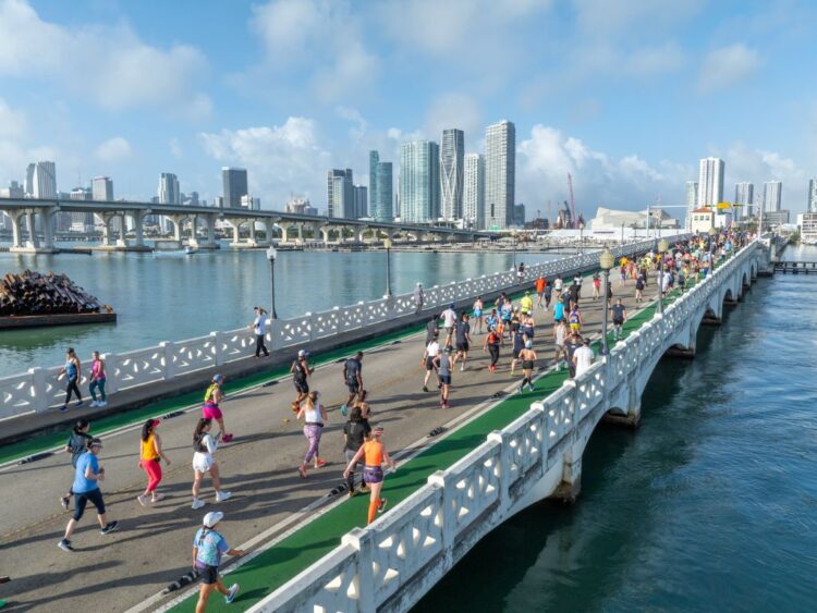 El Life Time Miami Marathon & Half 2026 agota su registri en tiempo récord