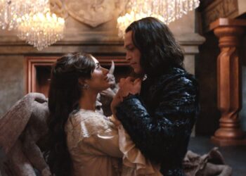 Luc Besson estrena Drácula con Caleb Landry Jones y Zoé Bleu