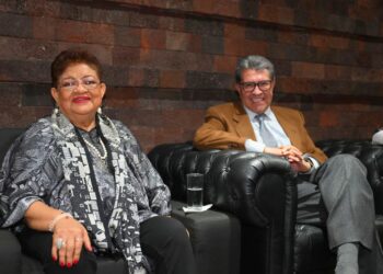 Ernestina Godoy con Ricardo Monreal. Combatir la corrupción mediante una nueva Ley Aduanera. AMEXI