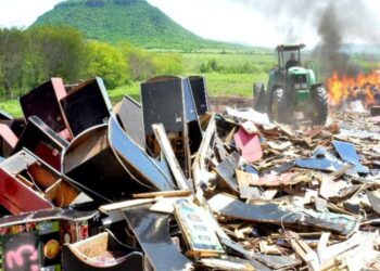 FGR destruye máquinas tragamonedas en Sinaloa. Foto FGR