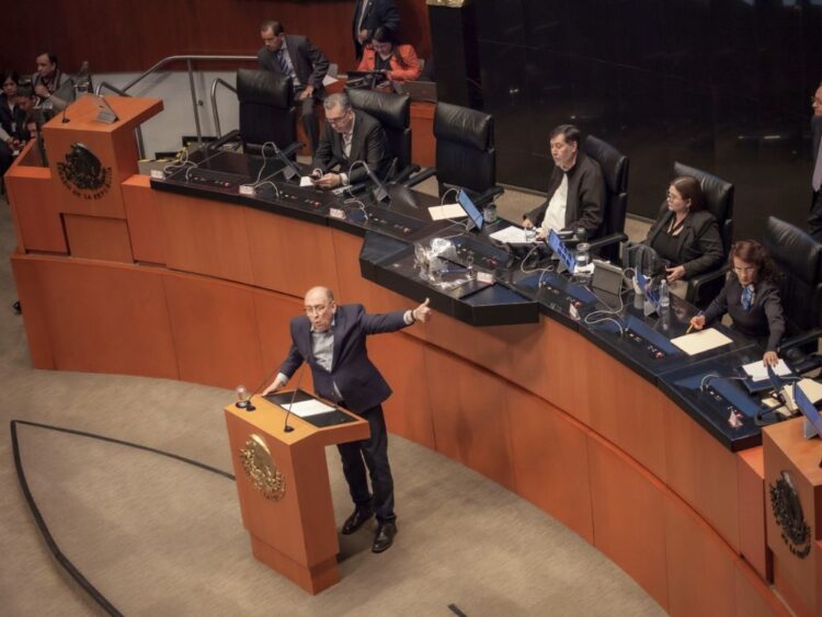 Comisión Permanente condena agresión contra Fernández Noroña