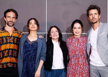 Osvaldo Benavides, Adriana Louvier, Danna García, Juan Martín Jáuregui, los protagonistas de la telenovela “Hermanas, un amor compartido” de Slilvia Cano | AMEXI/FOTO: IG @juanmartinj