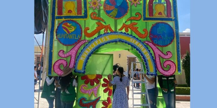 Huamantla celebra “La Noche que nadie duerme” con tapetes de aserrín y devoción