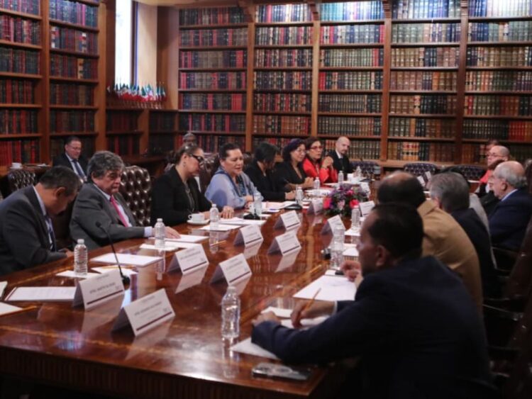 Sin propuestas formales, inicia diálogo entre la Comisión de Reforma Electoral y consejeros del INE