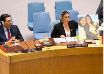 Ilana Gritzewsky, ante el Consejo de Seguridad de la ONU en Nueva York para exigir la liberación de los rehenes que aún permanecen en Gaza, incluido su novio Matan Zangauker.