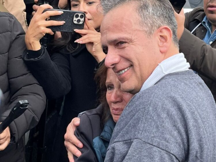 Israel Vallarta. Libre. AMEXI