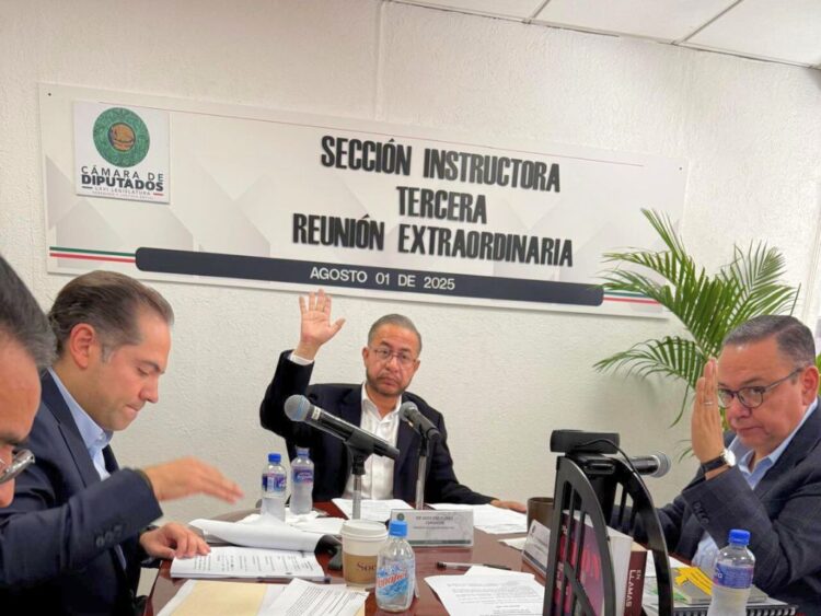 La Comisión Instructora que revisará el caso del desafuero de Alito, en su reunión del 1 de agosto. AMEXI