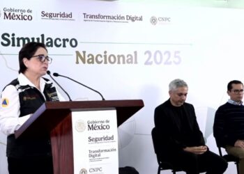 Laura Velázquez Alzúa, coordinadora nacional de Protección Civil, informa que se hará una Prueba Nacional de Alertamiento por Telefonía Celular en el Segundo Simulacro Nacional 2025. Foto Protección Civil