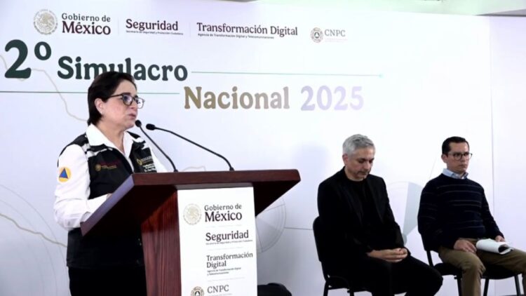 Laura Velázquez Alzúa, coordinadora nacional de Protección Civil, informa que se hará una Prueba Nacional de Alertamiento por Telefonía Celular en el Segundo Simulacro Nacional 2025. Foto Protección Civil