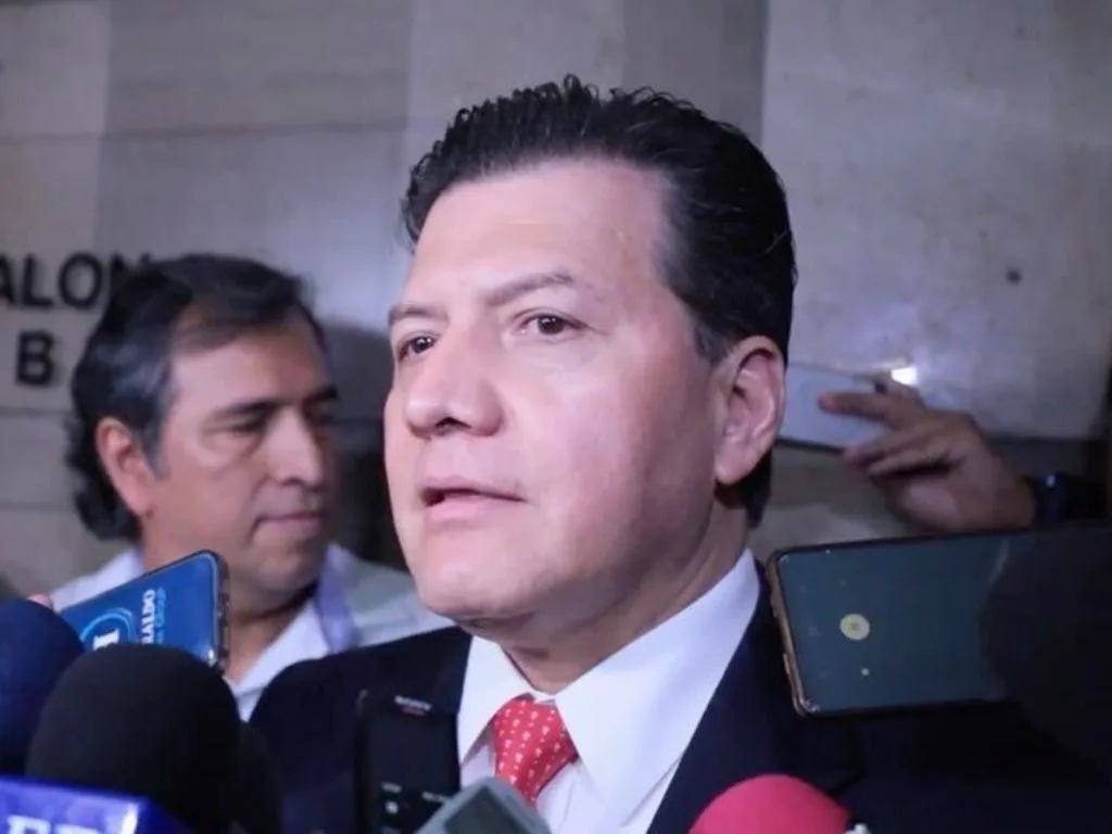Víctor Hugo Lobo.
