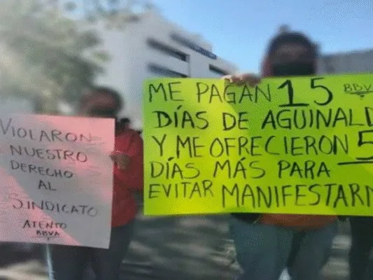 Los trabajadores del Call Center Pachuca en una manifestación, denuncias violación a su derecho de libertad sindical, confirmado ahora por el Mecanismo Laboral de Respuesta Rápida del T-MEC